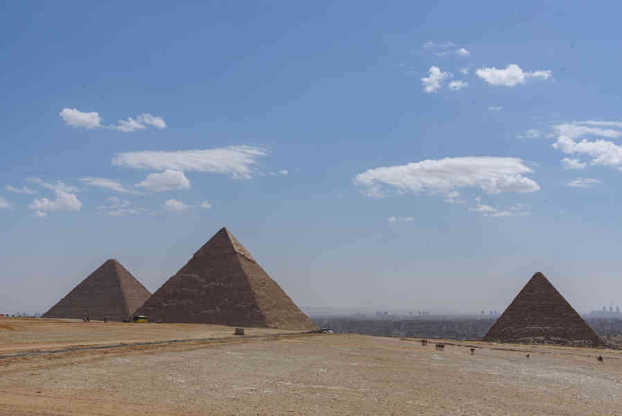 Egipto 002 - necrópolis de El Giza - pirámides.jpg